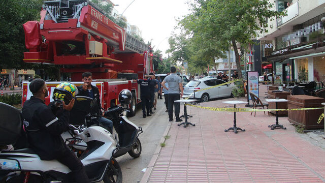 Kafenin bahçesinde korku dolu anlar