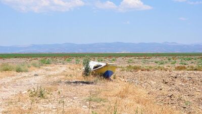 Kuruyan Marmara Gölü'nde 'arazi savaşı'