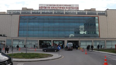 Doktorla tartışıp ebe ve hemşireyi darbetti!