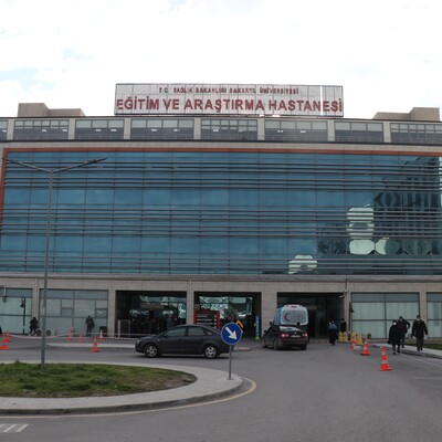 Doktorla tartışıp ebe ve hemşireyi darbetti!