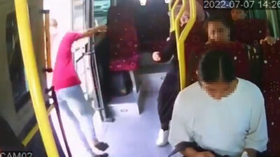 Acı ölüm! Minibüste 'açık kapı' faciası!