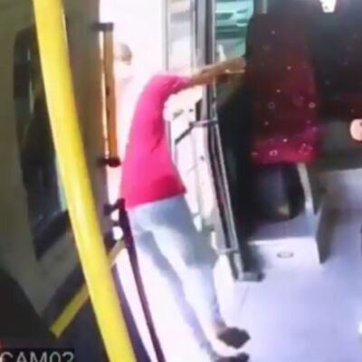 Acı ölüm! Minibüste 'açık kapı' faciası!