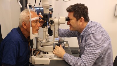 2 gün boyunca gözünde sinek larvasıyla yaşadı