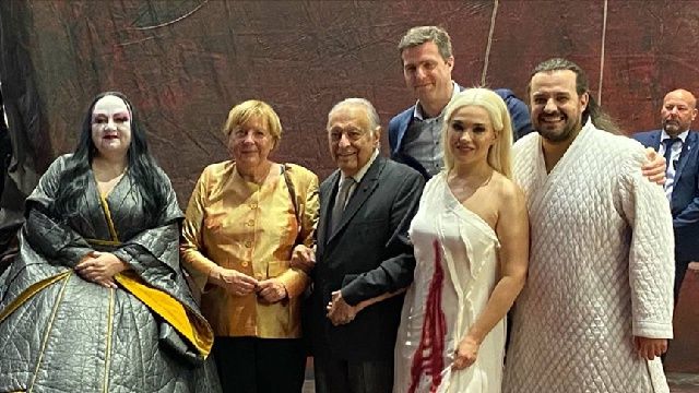 Merkel de seyretti