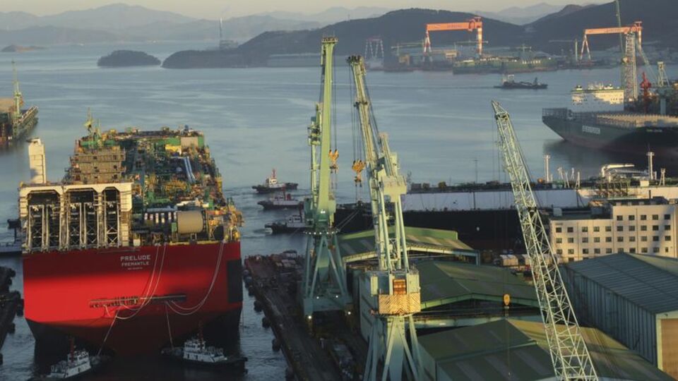 Shell dev LNG tesisinden sevkiyatları durdurdu