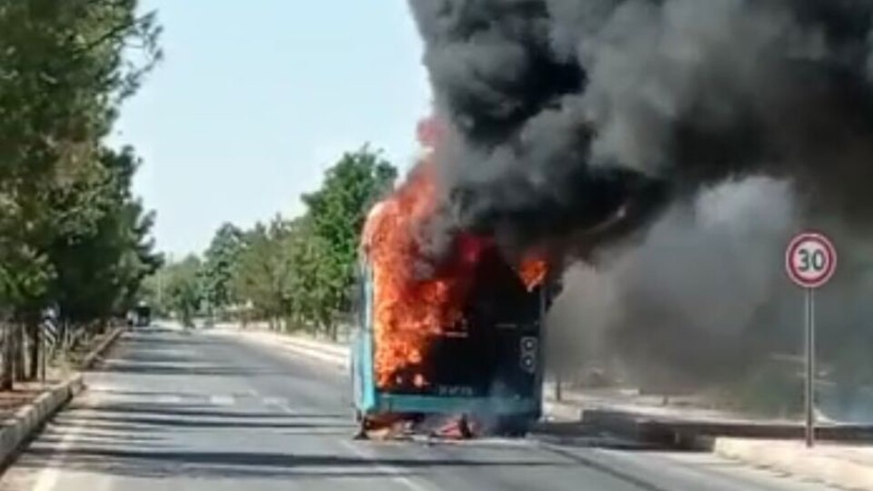 Diyarbakır'da otobüs alev kapanına döndü!