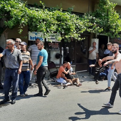 Otomobil kahvehaneye daldı! 4'ü ağır 7 yaralı