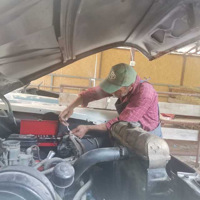 1955 model klasik otomobili ahırda yeniledi!