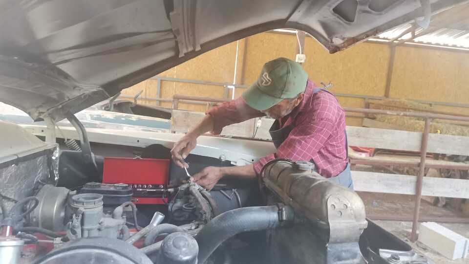 1955 model klasik otomobili ahırda yeniledi!