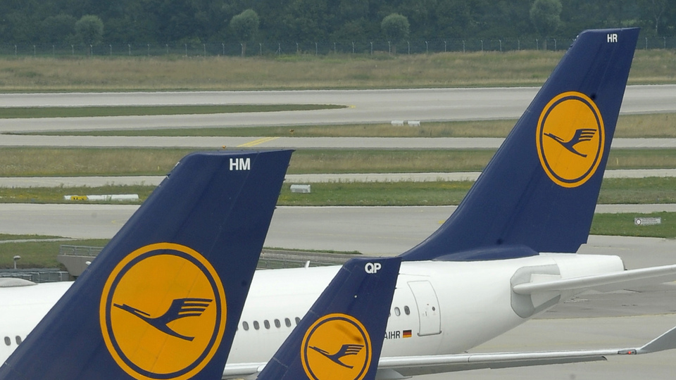 Alman havayolu şirketi 2 bin uçuşu iptal etti