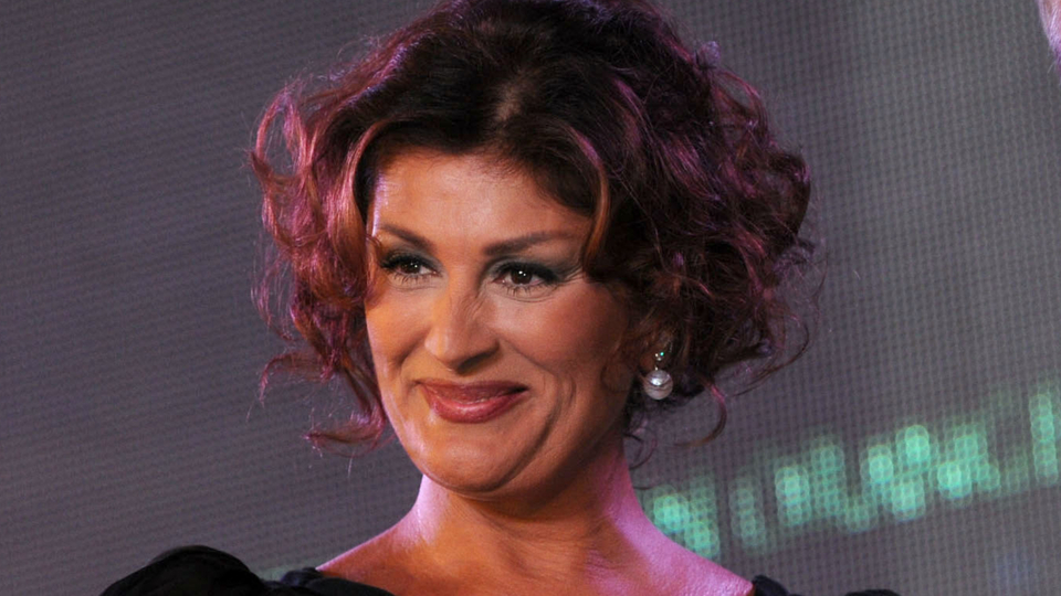 Ressamlığa soyundu!