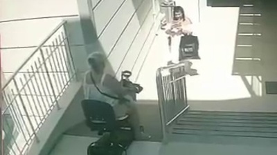 Kadın turistin 'kaza' oyunu