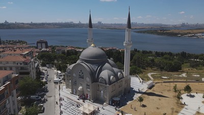 Ekrem Özen adına yaptırılan cami ibadete açıldı