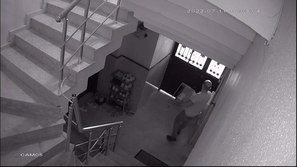 Satışa çıkarılan evden kombi çaldı