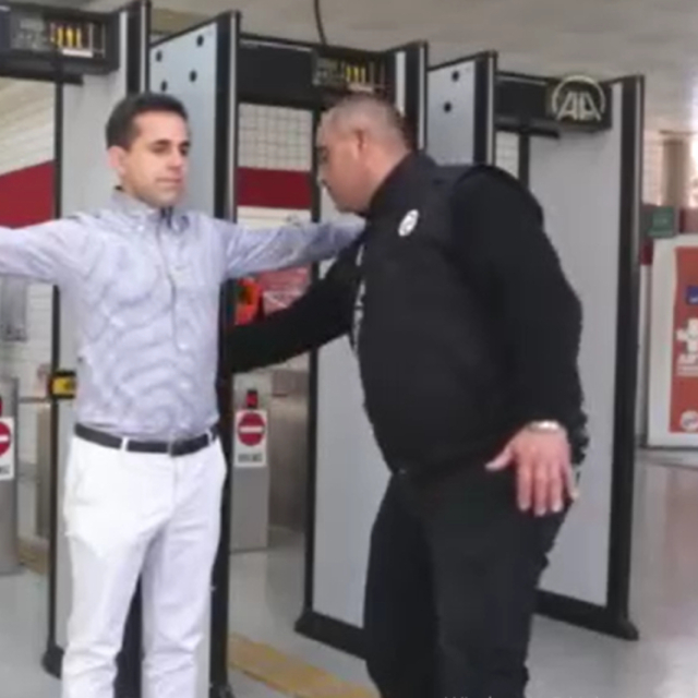 Sağlıkta şiddete karşı hastanelere metal kapı dedektörü