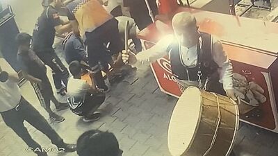 Bir yanda acı bir yanda vurdum duymazlık