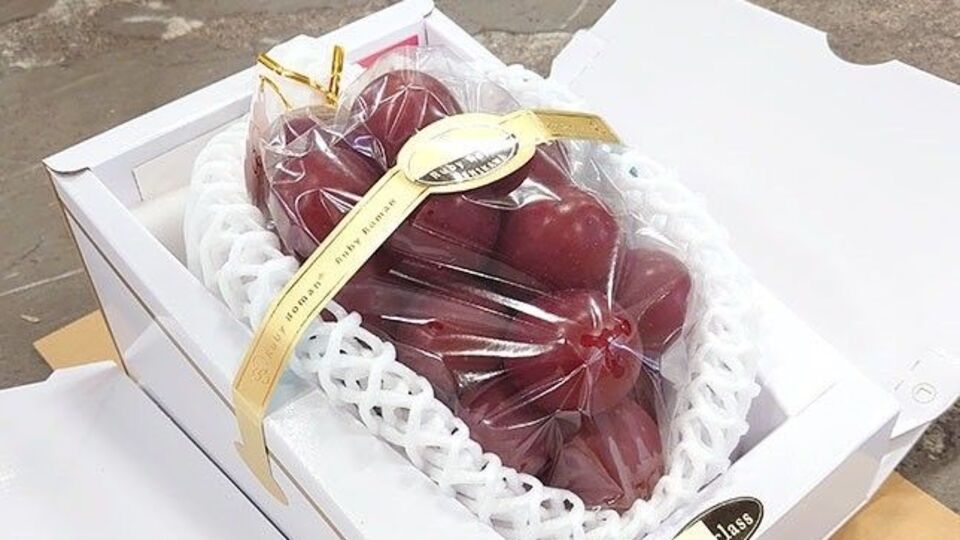 Bir salkım üzüme rekor fiyat!