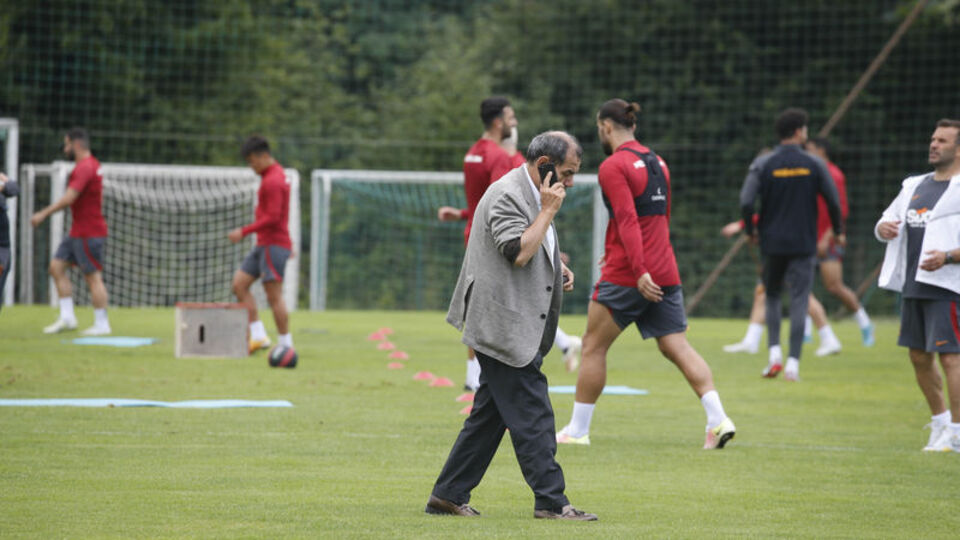 Dursun Özbek, Avusturya kampına geldi