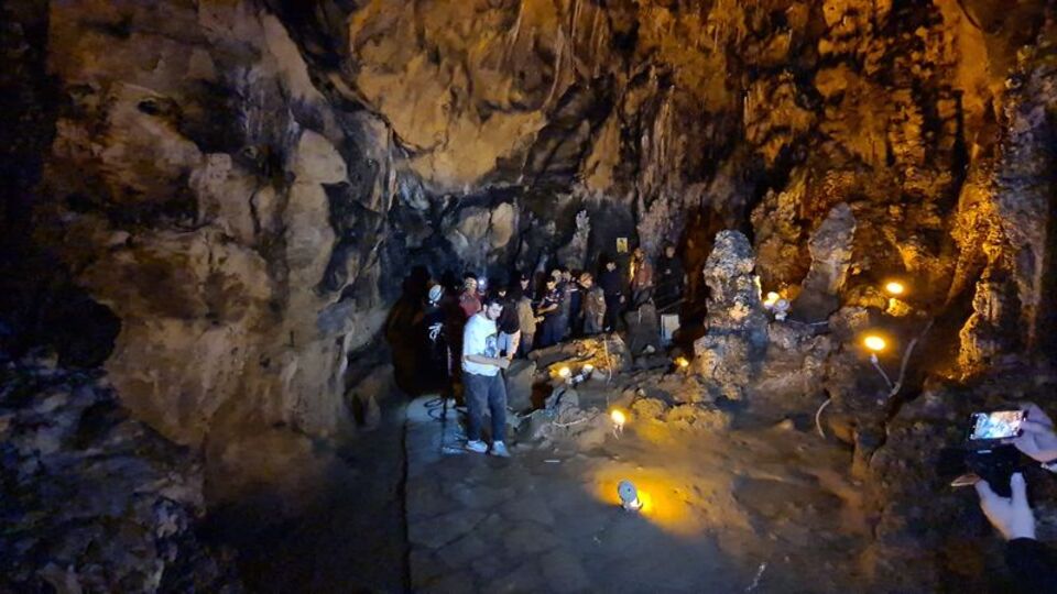 Mağaradan 12 saat sonra kurtarıldı