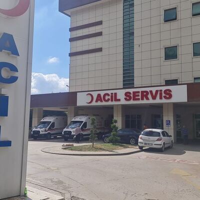 Önce yumruk attı sonra elini ısırdı!