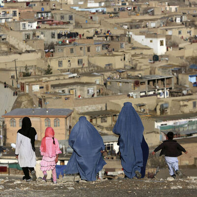 Taliban'dan Maliye Bakanlığı'nda çalışan kadınlara uyarı