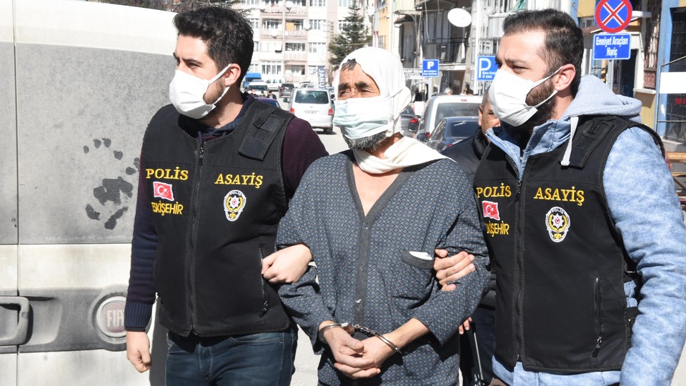 Bıçakladığı anne ve kızı şikayetçi olmadı!