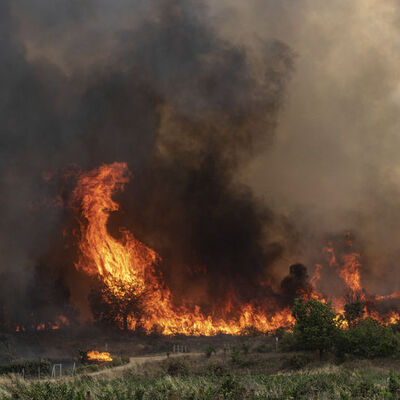 İspanya'da büyük panik: Son anda alevlerden kurtuldu!