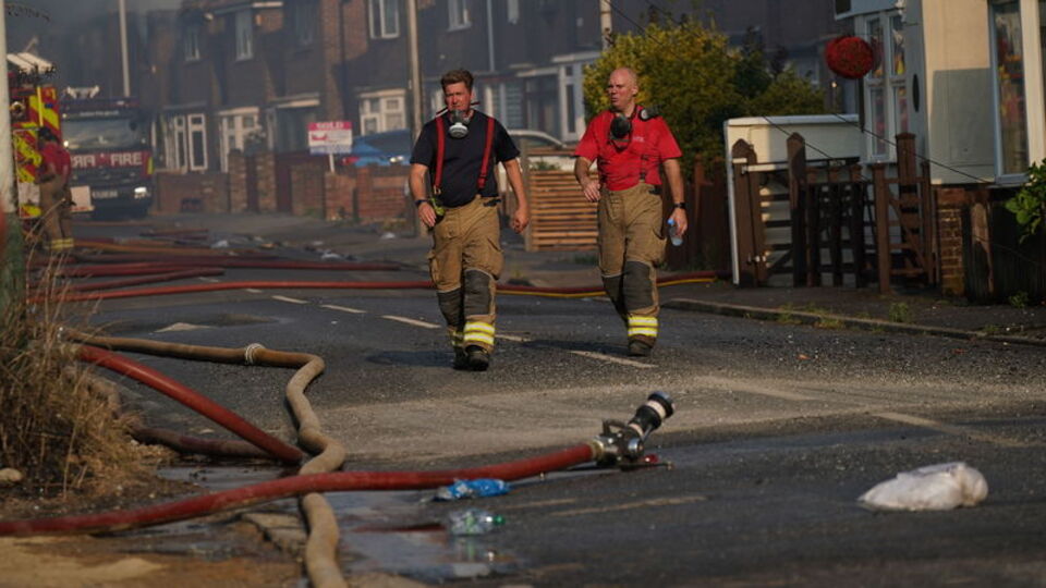 Londra'da acil durum ilanı! Yangınlar sürüyor
