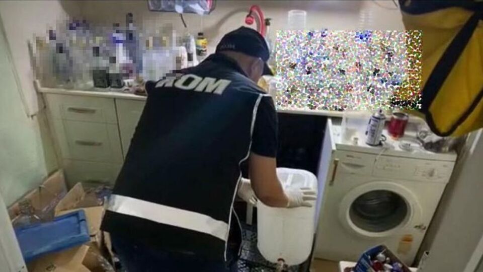 İzmir'de sahte içki şebekesine operasyon