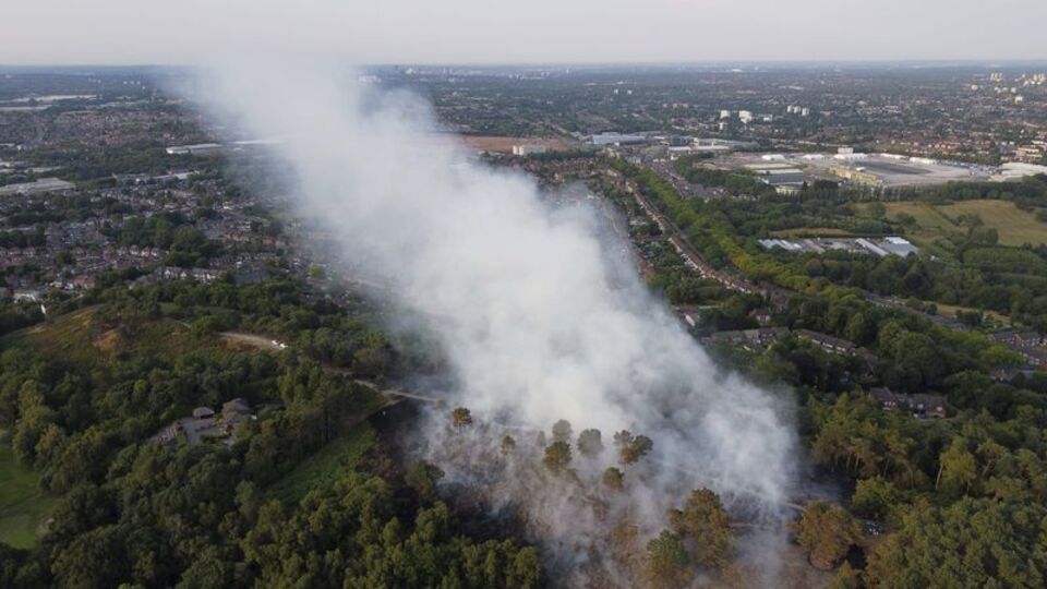 Londra'da itfaiyecilerin 2. Dünya Savaşı'ndan bu yana en yoğun günü!