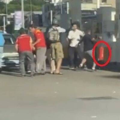 'Makas' tartışması: Yangın tüpüyle saldırdı