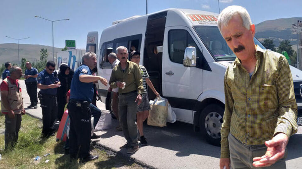 Evine bırakılmayınca etrafa saldırdı