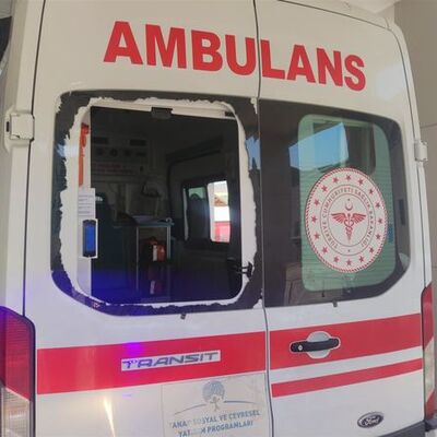 İbretlik olay! Camını kırdığı ambulansla hastaneye kaldırıldı