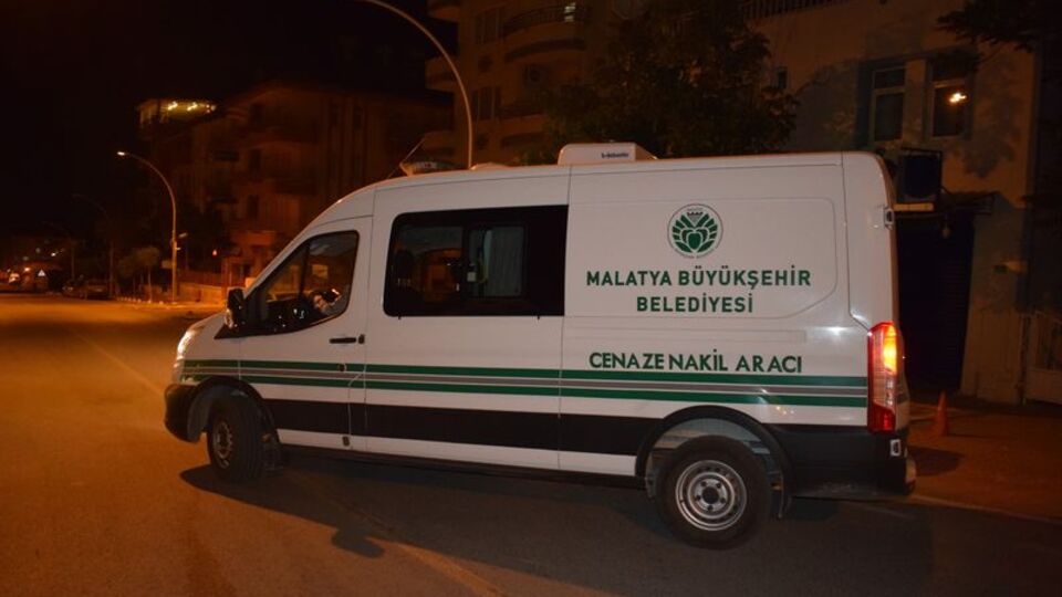 Arkadaşlık kurmak istediği kızın babasını öldürdü