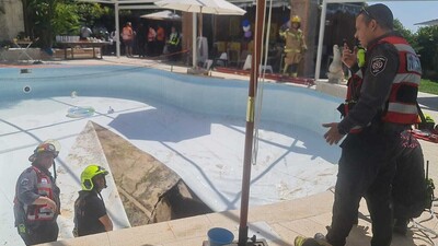 İsrail'de havuz partisinde obruk faciası