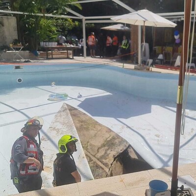 İsrail'de havuz partisinde obruk faciası