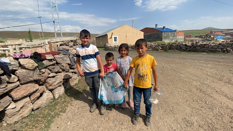 Temsili gelinle ev ev dolaştılar! İşte asırlık gelenek...