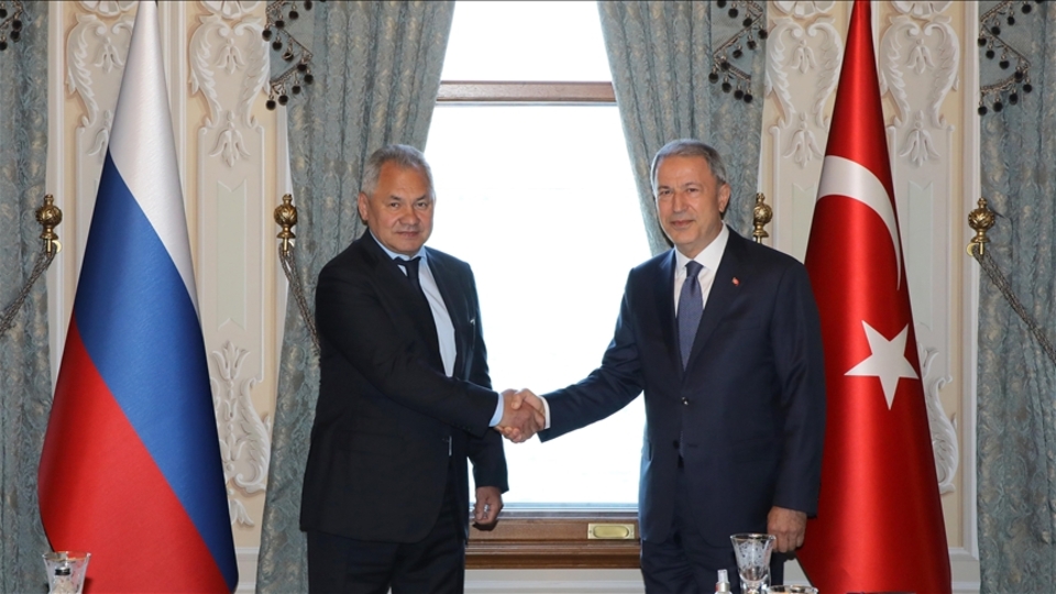 Bakan Akar, Rus mevkidaşı Şoygu ile bir araya geldi