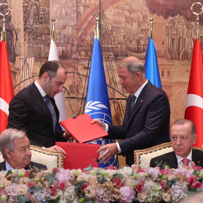 Tarihi anlaşmaya dünyadan övgü