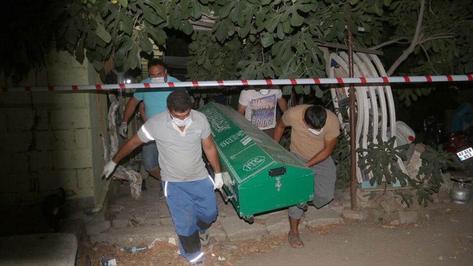 Eski kız arkadaşını öldürüp intihar etti