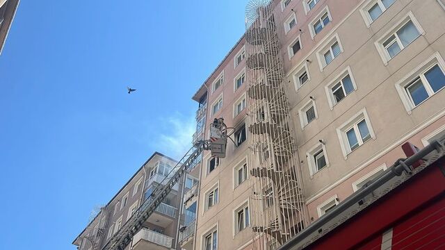 Üsküdar'da bir apartmanda doğalgaz patlaması!