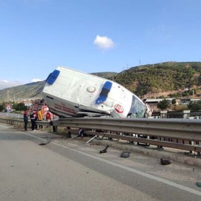 Ambulans kaza yaptı! Hasta öldü