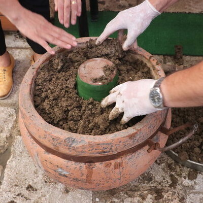 Toprağa gömüp aylarca saklıyorlar... Yazın yapıp kışın tüketiyorlar