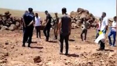 Tarladaki taşları temizliyorlardı! Naylondan dehşet çıktı!