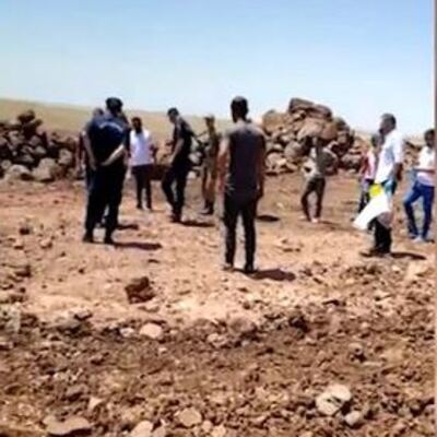 Tarladaki taşları temizliyorlardı! Naylondan dehşet çıktı!