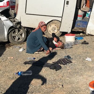 Tarım işçi servisine çarptı! Can pazarı yaşandı