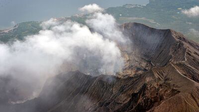Japonya'da yanardağ paniği!