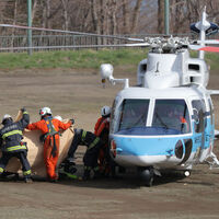 Helikopter pervanesine takılarak öldü