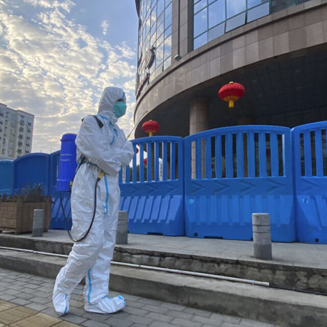 Çin'de Wuhan kentinde bir ilçe karantinada