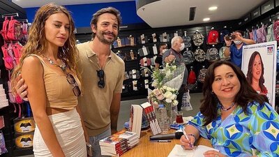 Kitabını tanıttı